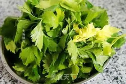 Make Garlic celery leaves step 0