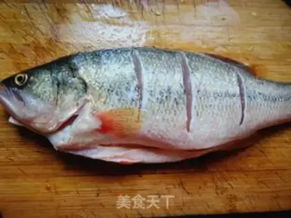 Make Garlic spicy sauce for bass step 1
