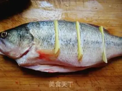 Make Garlic spicy sauce for bass step 2