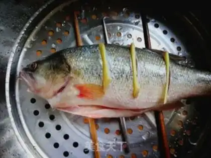 Make Garlic spicy sauce for bass step 3