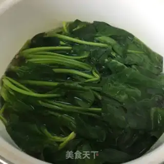 Make Garlic spinach step 0
