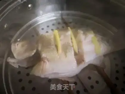 Make Garlic spicy sauce for bass step 4