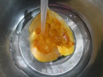 Make The meat is fried with Japanese pumpkins step 1