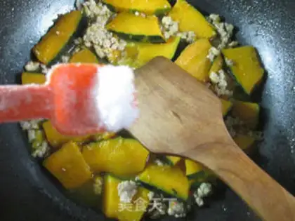 Make The meat is fried with Japanese pumpkins step 9