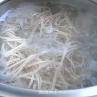 Make The sprouts and the wheat noodles step 3