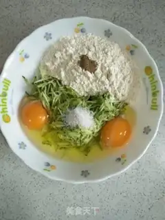 Make cucumber eggcake step 0