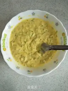 Make cucumber eggcake step 1