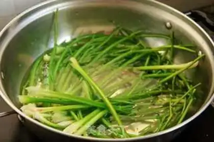 Make Celery pork dumplings step 1
