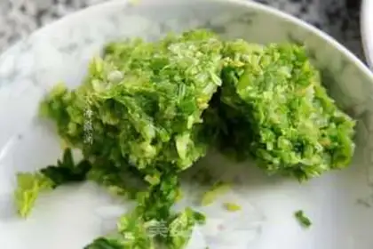 Make Celery pork dumplings step 2
