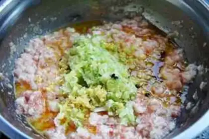 Make Celery pork dumplings step 3