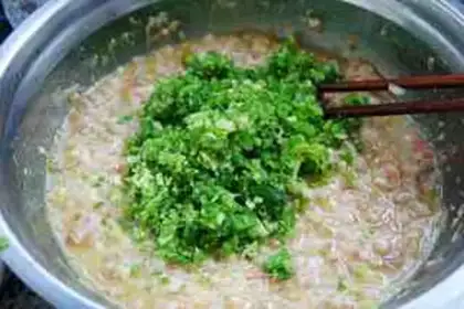 Make Celery pork dumplings step 4