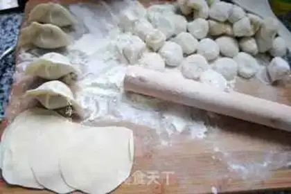Make Celery pork dumplings step 6