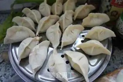 Make Celery pork dumplings step 7