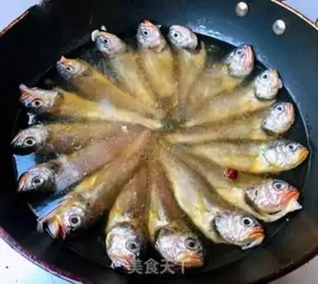 Make The family yellowfish step 5