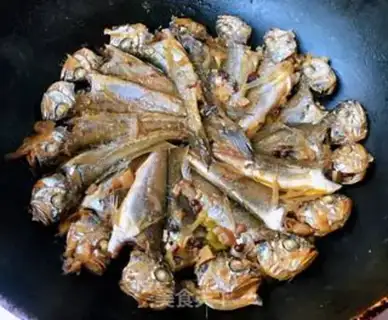 Make The family yellowfish step 7