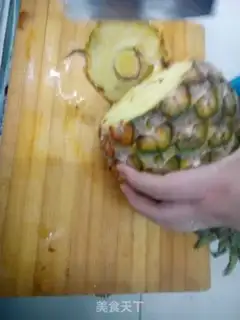 Make Cut pineapple step 1