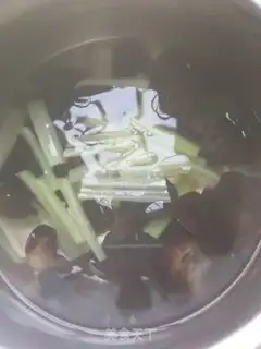 Make Wood and celery with peanuts step 0