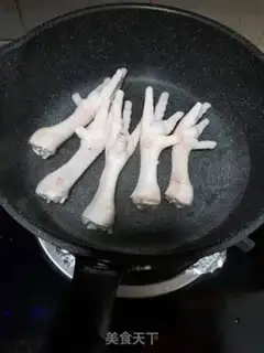 Make Chicken foot peanut bean soup step 2