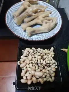 Make Chicken foot peanut bean soup step 3