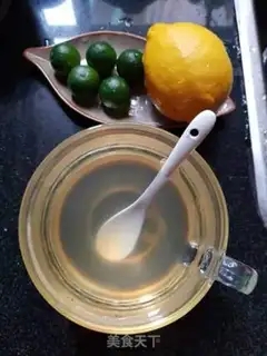 Make Two lemon bee beverages step 0