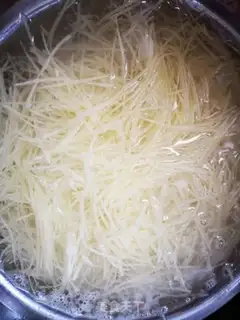 Make Spicy potatoes step 1