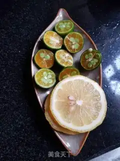 Make Two lemon bee beverages step 1