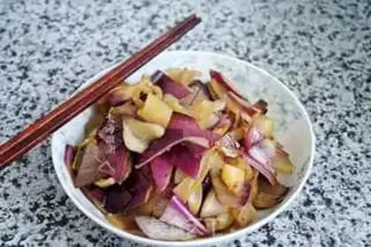 Make Onion fried pork skin step 5