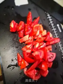Make Tomato fried eggs step 1