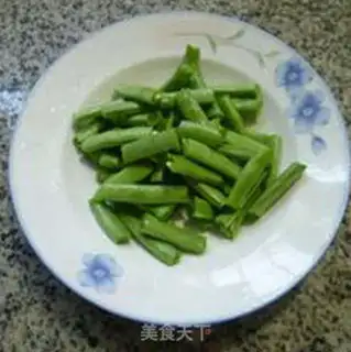 Make Skinny screeching mushrooms, fried peas step 0