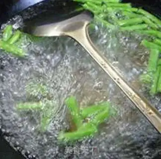 Make Skinny screeching mushrooms, fried peas step 3