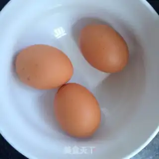 Make Scrambled eggs step 1