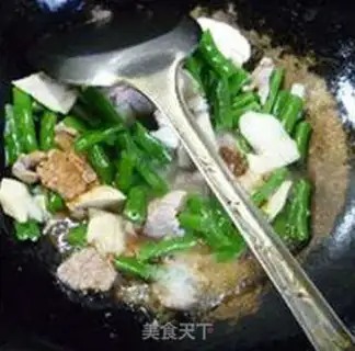 Make Skinny screeching mushrooms, fried peas step 7