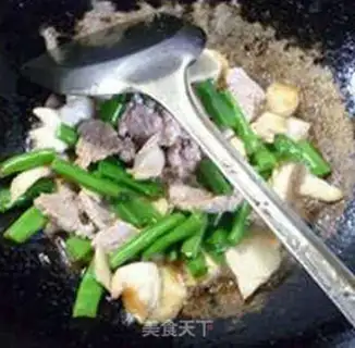 Make Skinny screeching mushrooms, fried peas step 8
