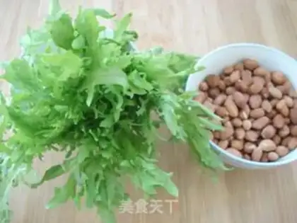 Make The peanuts mixed with the chrysanthemum step 0