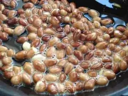 Make The peanuts mixed with the chrysanthemum step 3