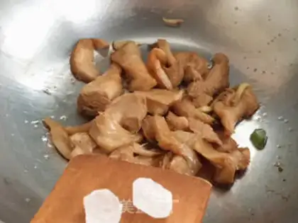 Make Monkey-head mushrooms burn purple kale step 7