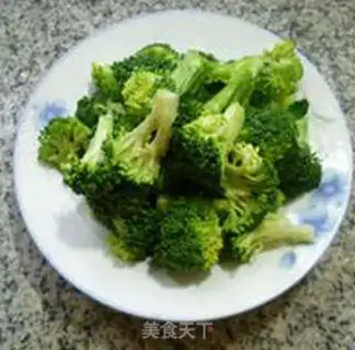 Make Carrot scrawny slices of broccoli step 0