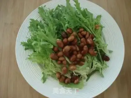 Make The peanuts mixed with the chrysanthemum step 5