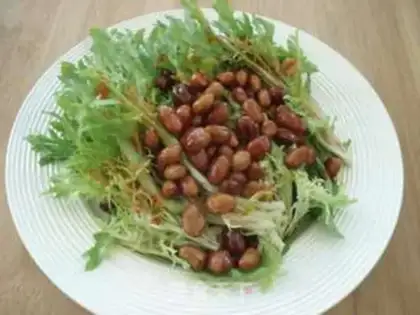 Make The peanuts mixed with the chrysanthemum step 6