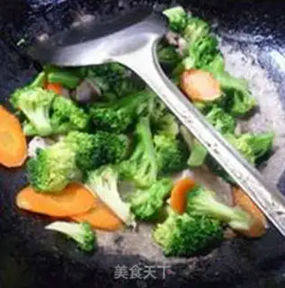 Make Carrot scrawny slices of broccoli step 6