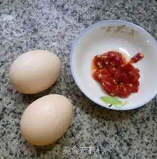 Make Scrambled eggs step 1