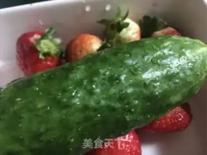 Make Strawberry fruit plate step 1