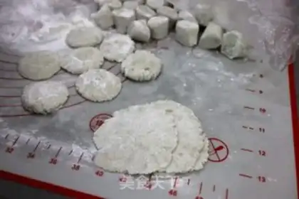 Make Cream of seameat dumplings step 7