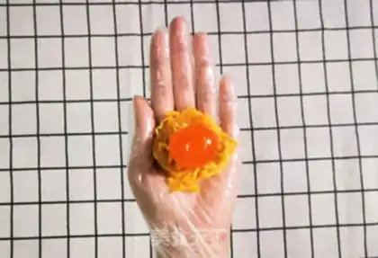 Make Red Eggs and Yellows step 5