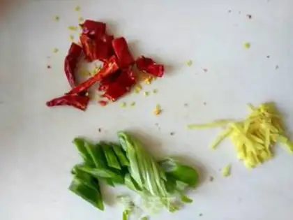 Make Squids, cabbage fan soup step 3