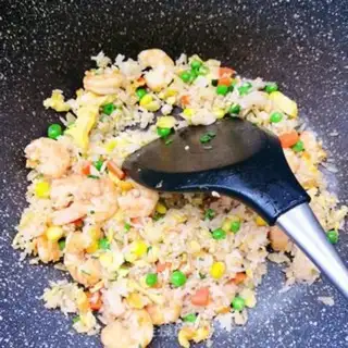 Make Pineapple rice step 4