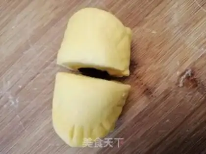 Make Pumpkin date roses step 6