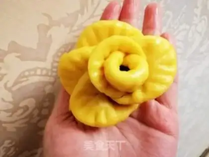 Make Pumpkin date roses step 9