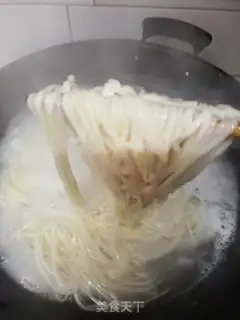 Make The duck urn has fried noodles step 0