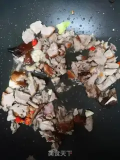Make The duck urn has fried noodles step 1